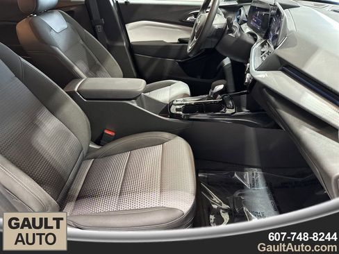 Used 2024 Chevrolet Trax LT w/ Driver Confidence Package image 17