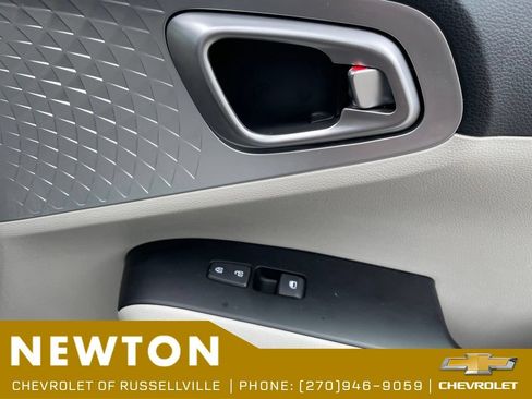 Used 2025 Kia Soul LX w/ LX Technology Package FWD image 26