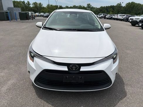 Used 2024 Toyota Corolla LE FWD image 5