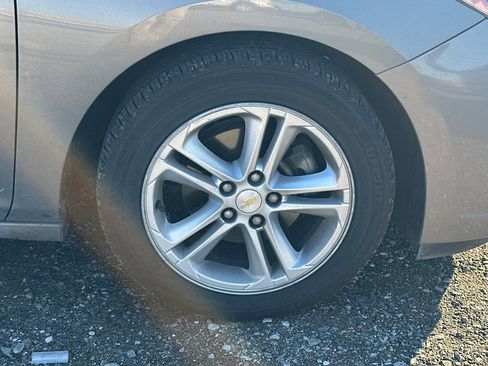 Used 2017 Chevrolet Cruze LT w/ Convenience Package image 7