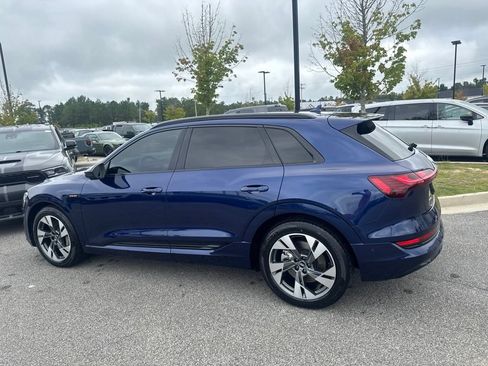 Used 2022 Audi e-tron Premium w/ Convenience Plus Package AWD/4WD image 12