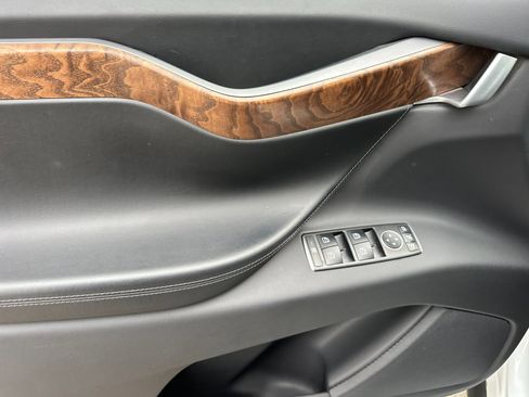 Used 2020 Tesla Model X Long Range image 10