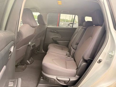 Used 2023 Toyota Highlander LE AWD/4WD image 13
