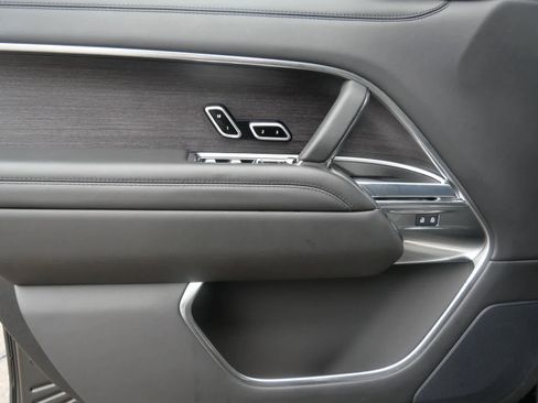 Used 2025 Land Rover Range Rover SE image 8