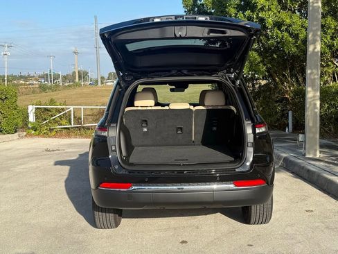 Certified 2025 Jeep Grand Cherokee Limited image 37