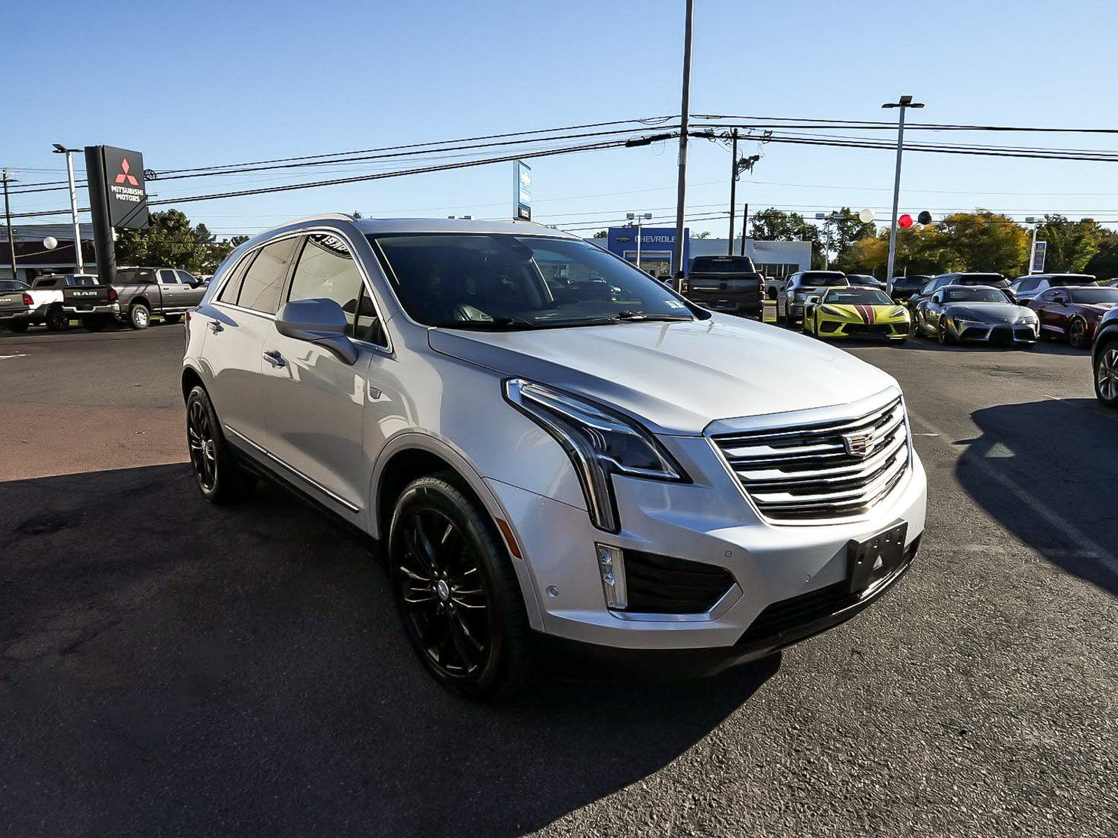 Used 2018 Cadillac XT5 Premium Luxury w/ Driver Assist Package AWD/4WD image 3