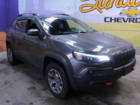 Used 2020 Jeep Cherokee Trailhawk image 4