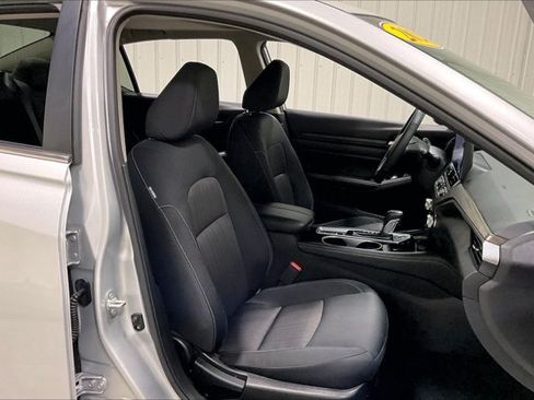 Used 2024 Nissan Altima 2.5 SV w/ SV Premium Package FWD image 7