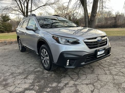 Certified 2021 Subaru Outback Premium image 2