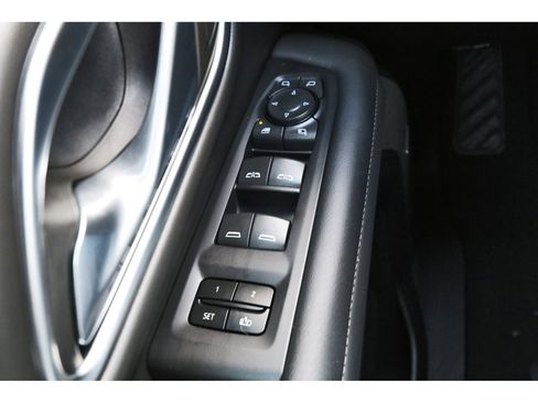 Used 2024 Chevrolet Suburban LT w/ Luxury Package image 21