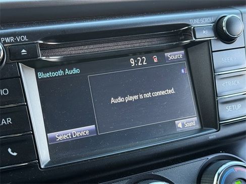 Used 2018 Toyota RAV4 LE image 18