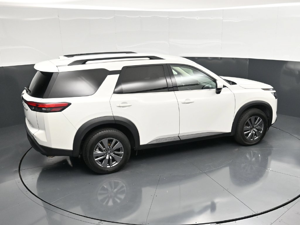 Used 2025 Nissan Pathfinder SV AWD/4WD image 36