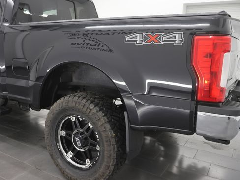 Used 2019 Ford F350 Lariat w/ Chrome Package image 29