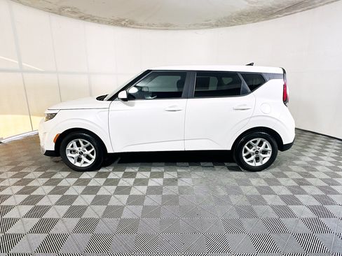 Used 2023 Kia Soul LX w/ LX Technology Package FWD image 6