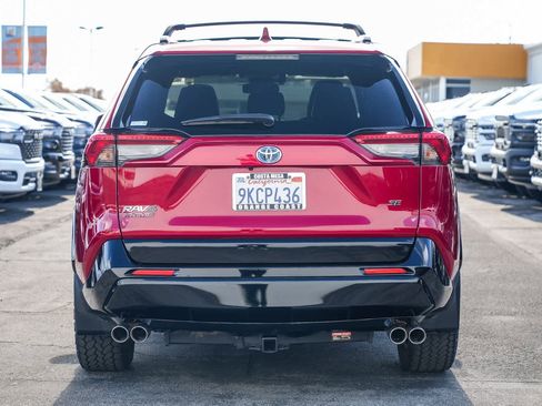 Used 2021 Toyota RAV4 SE w/ Weather & Moonroof Package image 5