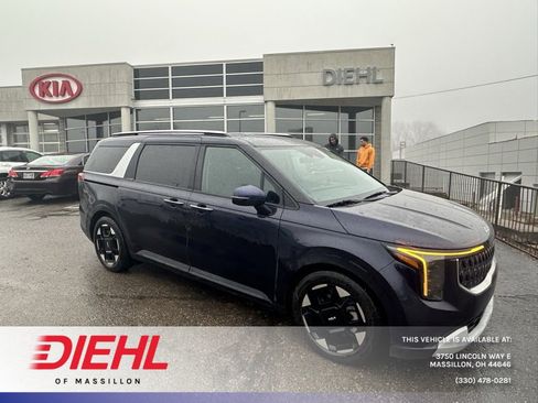 Used 2025 Kia Carnival EX image 1