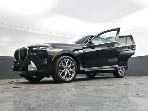 Used 2023 BMW X7 xDrive40i image 39