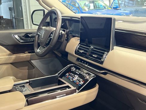 Used 2023 Lincoln Navigator L Reserve w/ Equipment Group 201A image 28