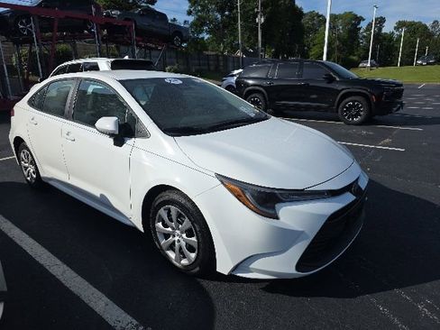 Used 2026 Toyota Corolla LE FWD image 1
