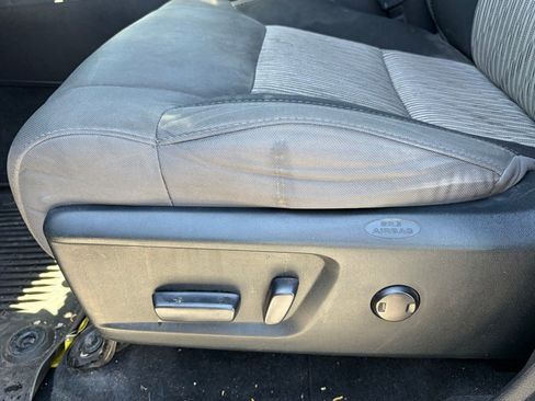 Used 2017 Toyota Tundra SR5 w/ SR5 Upgrade Package AWD/4WD image 5