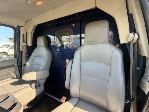 Used 2015 Ford E-350 and Econoline 350 Super Duty w/ Power Windows & Locks Group image 18