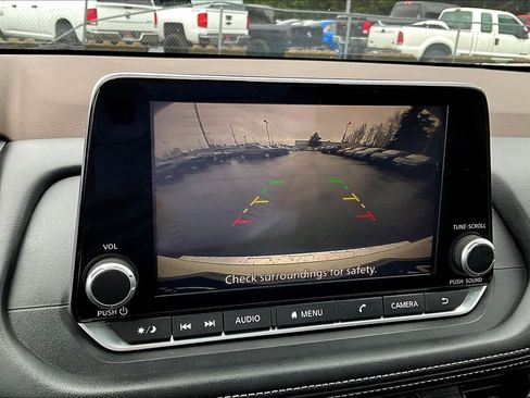 Used 2023 Nissan Rogue SV AWD/4WD image 14