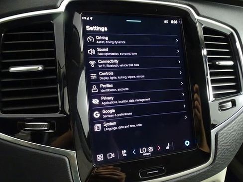 Used 2023 Volvo XC90 B6 Plus image 39