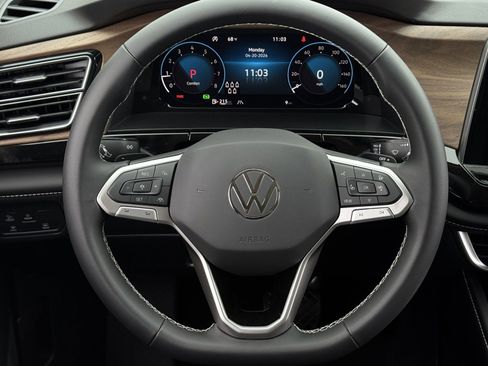 New 2026 Volkswagen Atlas SE FWD image 15
