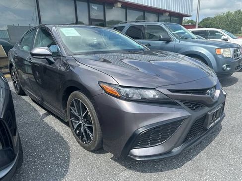 Used 2024 Toyota Camry SE w/ Cold Weather Package FWD image 3