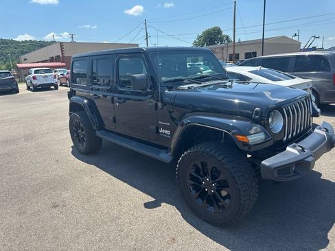 Used 2021 Jeep Wrangler Unlimited Sahara w/ Cold Weather Group AWD/4WD image 3