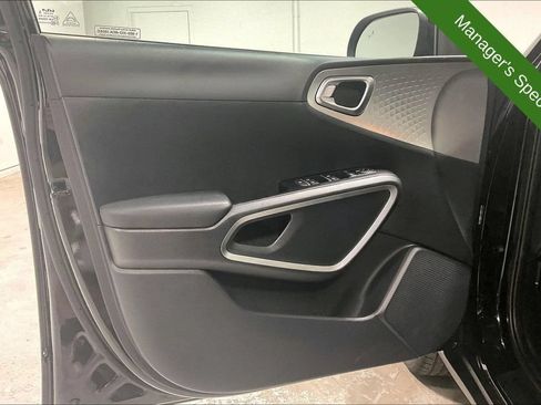 Used 2025 Kia Soul LX FWD image 21