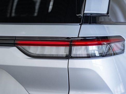 New 2025 Jeep Grand Cherokee Altitude image 6