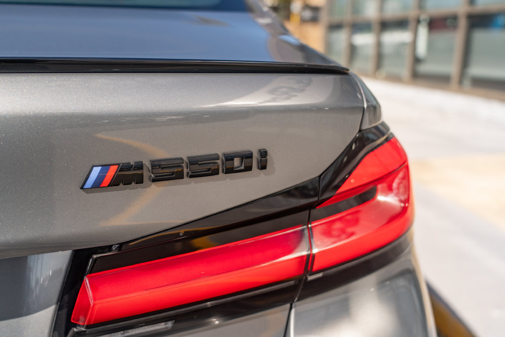 Used 2023 BMW M550i xDrive w/ Dynamic Handling Package AWD/4WD image 6