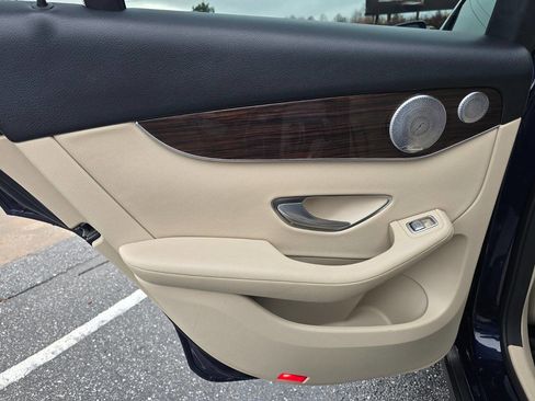 Used 2019 Mercedes-Benz GLC 300 4MATIC image 15