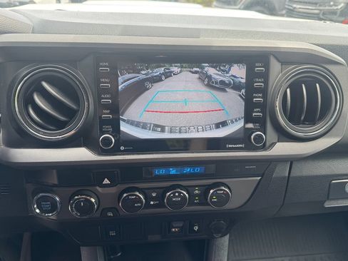 Used 2021 Toyota Tacoma TRD Sport AWD/4WD image 17