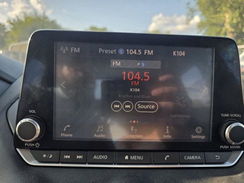 Used 2021 Nissan Sentra SV FWD image 19