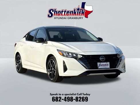 Used 2024 Nissan Sentra SR FWD image 3