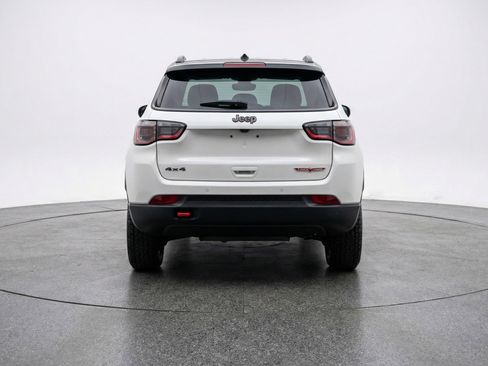 Used 2025 Jeep Compass Trailhawk image 7