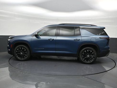Used 2025 Chevrolet Traverse LT w/ Sun and Wheel Package FWD image 2