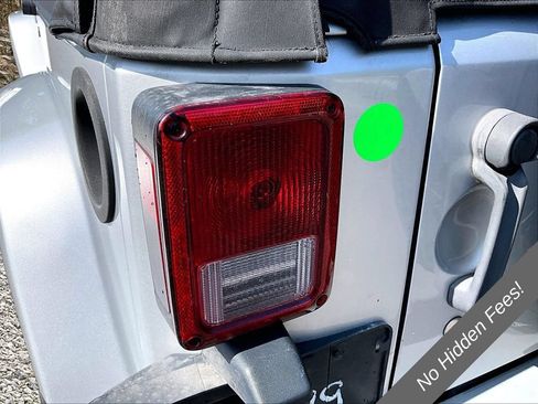 Used 2012 Jeep Wrangler Sahara w/ Dual Top Group AWD/4WD image 27