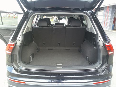Used 2022 Volkswagen Tiguan SE AWD/4WD image 18