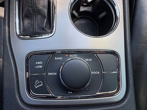 Used 2020 Jeep Grand Cherokee Limited image 30