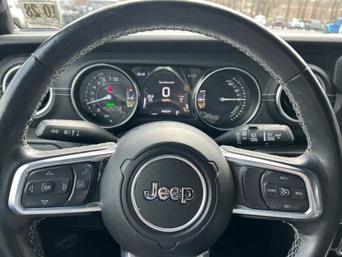 Used 2023 Jeep Wrangler Sahara w/ Cold Weather Group image 11