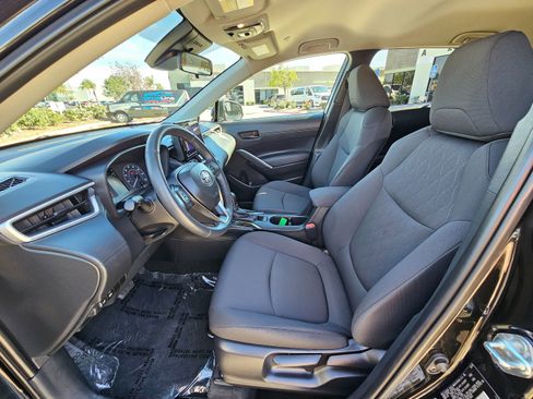 Used 2024 Toyota Corolla Cross LE image 17