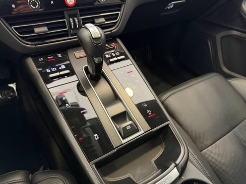 Certified 2023 Porsche Macan AWD/4WD image 19