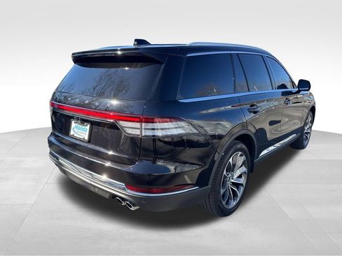 Used 2025 Lincoln Aviator AWD image 8
