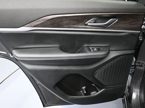 New 2025 Jeep Grand Cherokee Limited w/ Black Appearance Package image 20