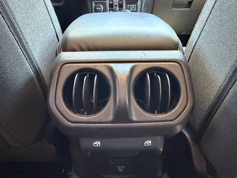 Used 2025 Jeep Wrangler Unlimited Sahara AWD/4WD image 21