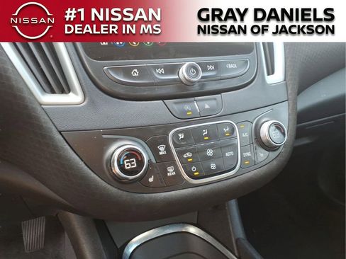 Used 2024 Chevrolet Malibu LT FWD image 17