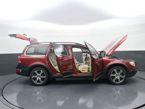 Used 2015 Volvo XC70 T6 w/ Proximity Package AWD/4WD image 44